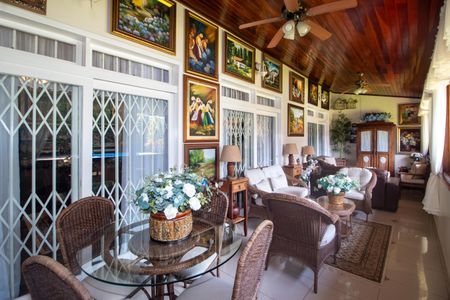 Casa à venda com 298m², 5 quartos e 2 vagasSala