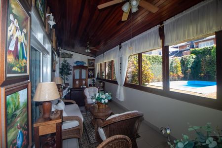 Casa à venda com 298m², 5 quartos e 2 vagasSala