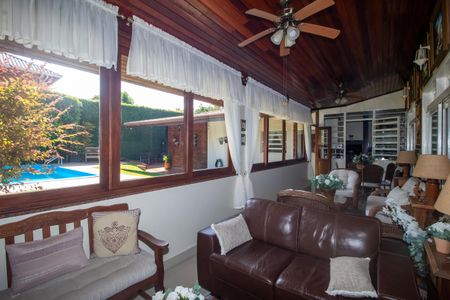 Casa à venda com 298m², 5 quartos e 2 vagasSala