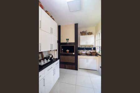 Casa à venda com 298m², 5 quartos e 2 vagasChurrasqueira