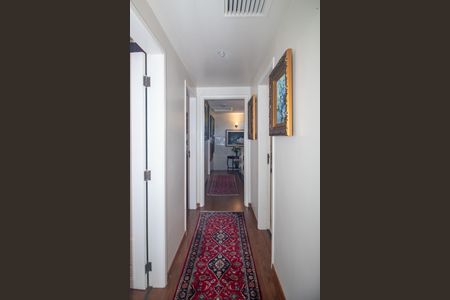 Casa à venda com 298m², 5 quartos e 2 vagasCorredor