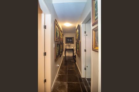 Casa à venda com 298m², 5 quartos e 2 vagascorredor