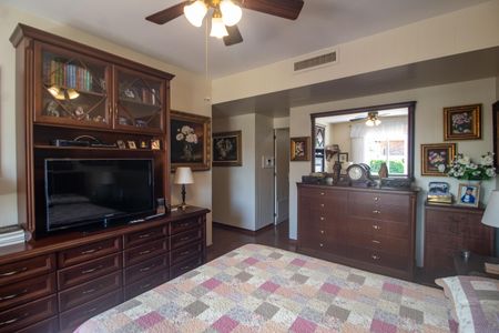 Casa à venda com 298m², 5 quartos e 2 vagasSuite