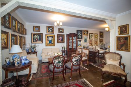 Casa à venda com 298m², 5 quartos e 2 vagasSala