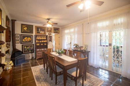 Casa à venda com 298m², 5 quartos e 2 vagasSala