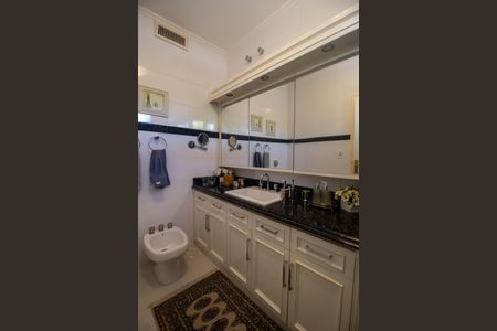 Casa à venda com 298m², 5 quartos e 2 vagasBanheiro da Suíte