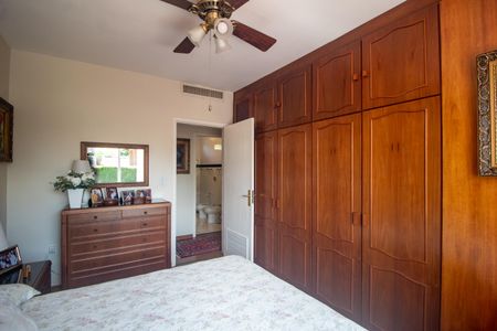 Casa à venda com 298m², 5 quartos e 2 vagasQuarto 3