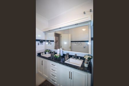 Casa à venda com 298m², 5 quartos e 2 vagasBanheiro 3