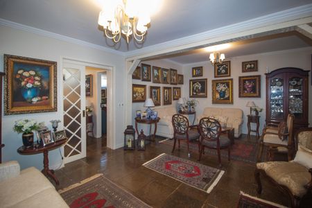 Casa à venda com 298m², 5 quartos e 2 vagasSala