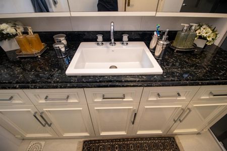 Casa à venda com 298m², 5 quartos e 2 vagasBanheiro da Suíte