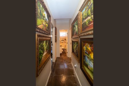 Casa à venda com 298m², 5 quartos e 2 vagascorredor