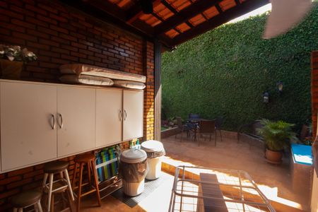 Casa à venda com 298m², 5 quartos e 2 vagasÁrea de Serviço