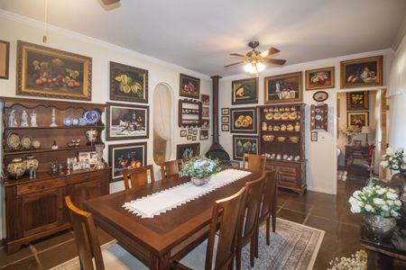 Casa à venda com 298m², 5 quartos e 2 vagasSala