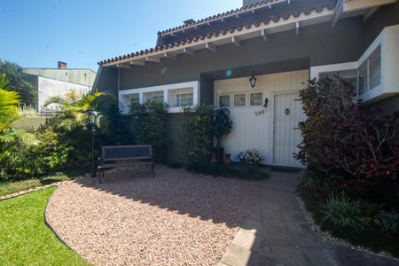 Casa à venda com 298m², 5 quartos e 2 vagasFachada