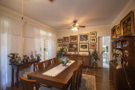 Casa à venda com 298m², 5 quartos e 2 vagasSala