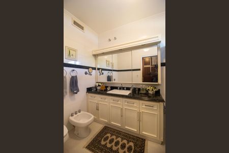 Casa à venda com 298m², 5 quartos e 2 vagasBanheiro da Suíte