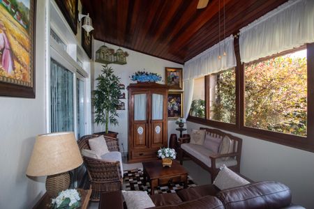 Casa à venda com 298m², 5 quartos e 2 vagasSala