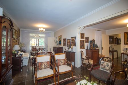 Casa à venda com 298m², 5 quartos e 2 vagasSala