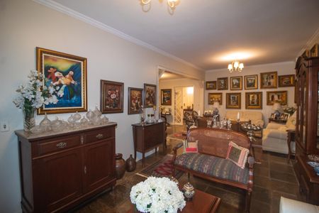 Casa à venda com 298m², 5 quartos e 2 vagasSala