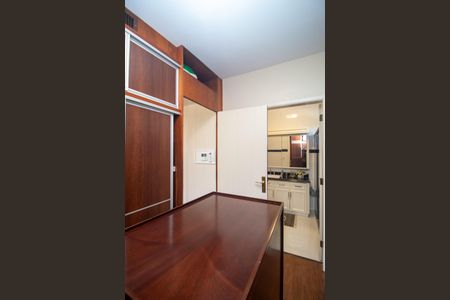 Casa à venda com 298m², 5 quartos e 2 vagasCloset