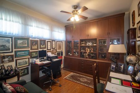 Casa à venda com 298m², 5 quartos e 2 vagasEscritorio