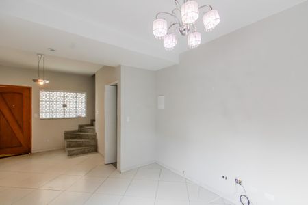 Sala de casa de condomínio à venda com 2 quartos, 160m² em Vila Dalila, São Paulo