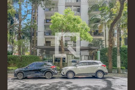 Apartamento à venda com 128m², 3 quartos e 2 vagasFachada