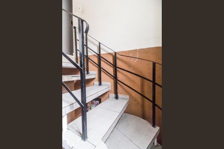 Casa à venda com 125m², 3 quartos e 2 vagasEscada