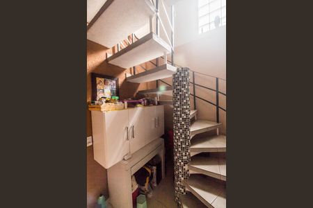 Casa à venda com 125m², 3 quartos e 2 vagasEscada