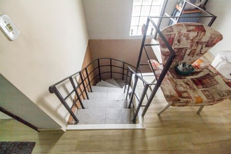 Casa à venda com 125m², 3 quartos e 2 vagasEscada