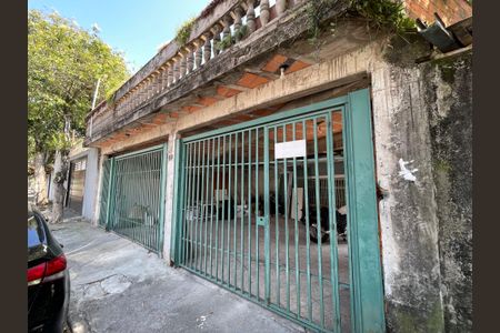 Casa à venda com 230m², 3 quartos e 3 vagas Casa à venda com 230m², 3 quartos e 3 vagasv