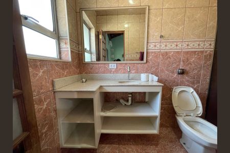 Casa à venda com 230m², 3 quartos e 3 vagas Casa à venda com 230m², 3 quartos e 3 vagasBanheiro 2