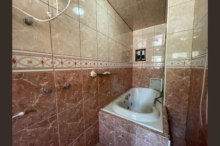 Casa à venda com 230m², 3 quartos e 3 vagas Casa à venda com 230m², 3 quartos e 3 vagasBanheiro 2