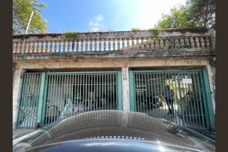 Casa à venda com 230m², 3 quartos e 3 vagas Casa à venda com 230m², 3 quartos e 3 vagasFachada