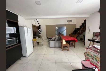Casa à venda com 230m², 3 quartos e 3 vagas Casa à venda com 230m², 3 quartos e 3 vagasCozinha