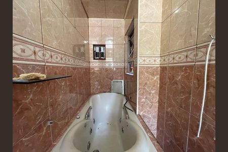 Casa à venda com 230m², 3 quartos e 3 vagas Casa à venda com 230m², 3 quartos e 3 vagasBanheiro 2