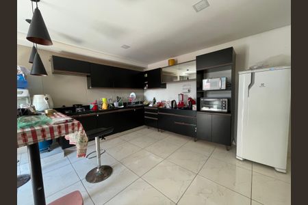 Casa à venda com 230m², 3 quartos e 3 vagas Casa à venda com 230m², 3 quartos e 3 vagasCozinha