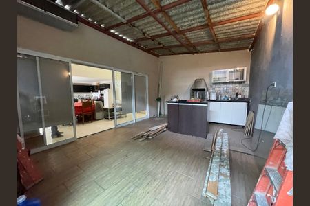 Casa à venda com 230m², 3 quartos e 3 vagas Casa à venda com 230m², 3 quartos e 3 vagasChurrasqueira