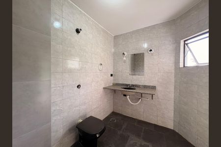 Casa à venda com 235m², 3 quartos e 7 vagasBanheiro da suíte 