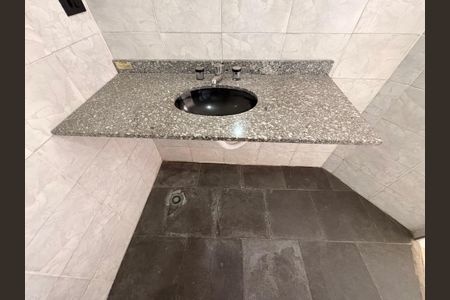 Casa à venda com 235m², 3 quartos e 7 vagasBanheiro da suíte 