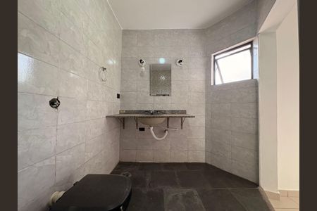 Casa à venda com 235m², 3 quartos e 7 vagasBanheiro da suíte 