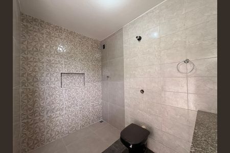 Casa à venda com 235m², 3 quartos e 7 vagasBanheiro da suíte 