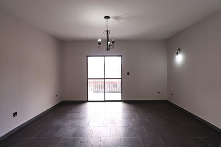 Casa à venda com 235m², 3 quartos e 7 vagasSala