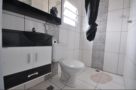 Banheiro de kitnet/studio para alugar com 1 quarto, 70m² em Vila Nova Mazzei, São Paulo