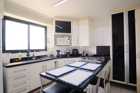 Apartamento à venda com 180m², 3 quartos e 3 vagasCozinha