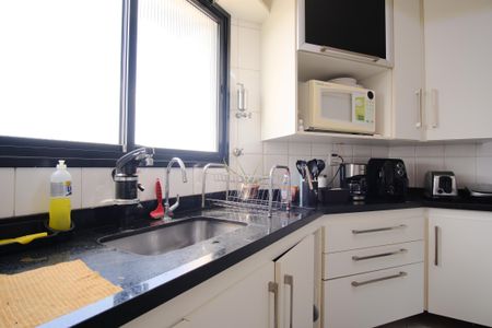 Apartamento à venda com 180m², 3 quartos e 3 vagasCozinha