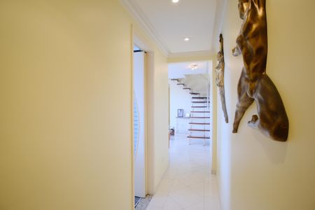 Apartamento à venda com 180m², 3 quartos e 3 vagasCorredor de entrada