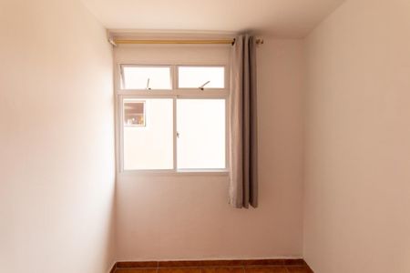Quarto 2 de apartamento para alugar com 2 quartos, 40m² em Capão da Imbuia, Pinhais