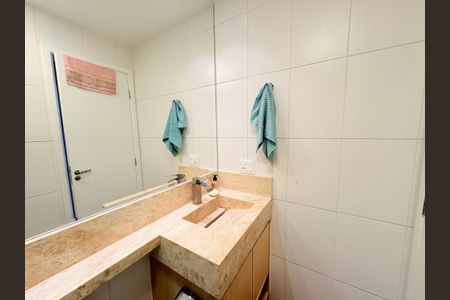 Apartamento à venda com 67m², 2 quartos e 1 vagaBanheiro Social