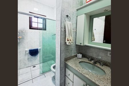 Casa à venda com 248m², 5 quartos e 6 vagas Casa à venda com 248m², 5 quartos e 6 vagasBanheiro 2